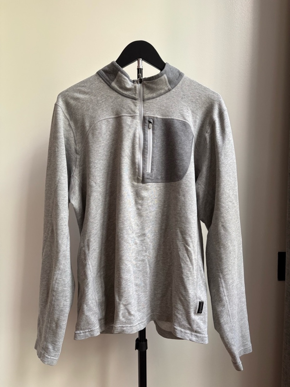 Mountain Hardwear Men's Light Gray Half-Zip Pullover with Chest Pocket